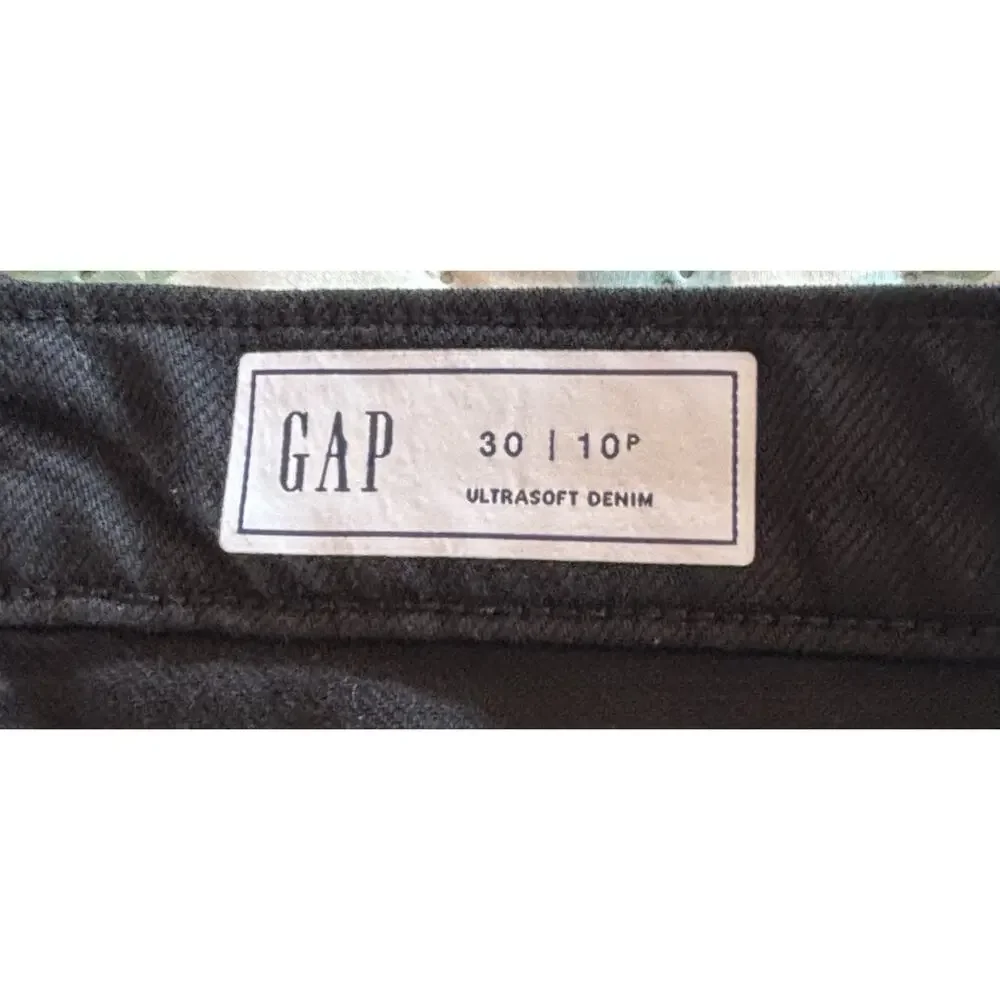 GAP Women’s Black Denim Shorts Sz 10P Summer Vacation Beach Preppy Sustainable